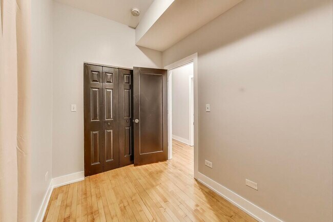 Building Photo - 3939 W Polk St