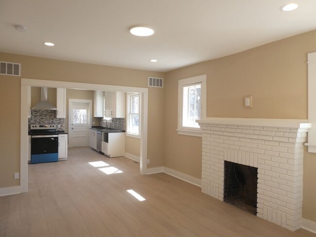 Building Photo - 2 Bed 1.5 Bath House near Boone Hospital