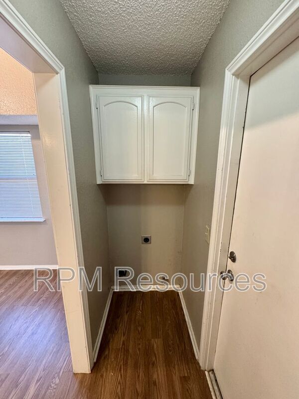 Building Photo - 8317 Woodhue Dr