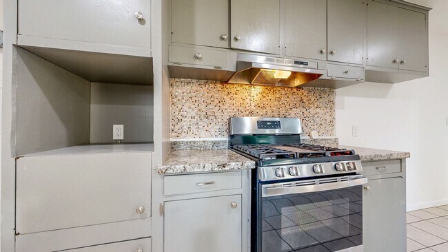 Building Photo - Bright & Clean Single Level FIVE bedroom i...