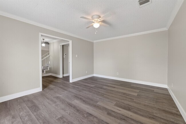 Building Photo - 4002 Cedar Ridge Ct