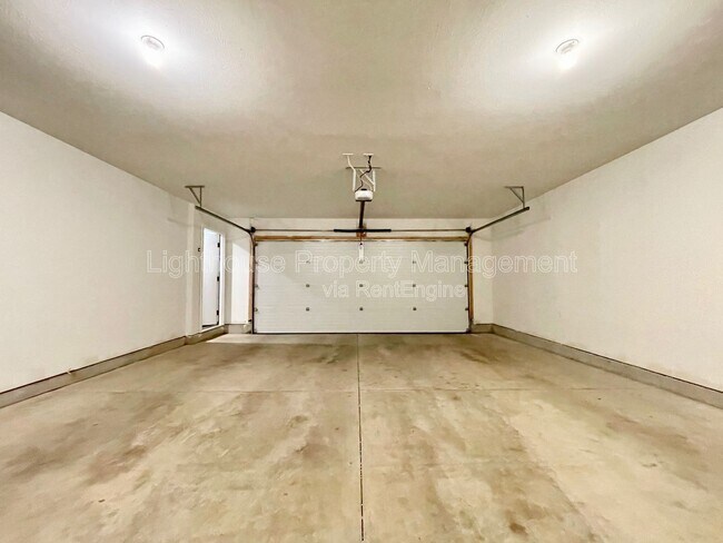 Building Photo - 303 Baldwin St