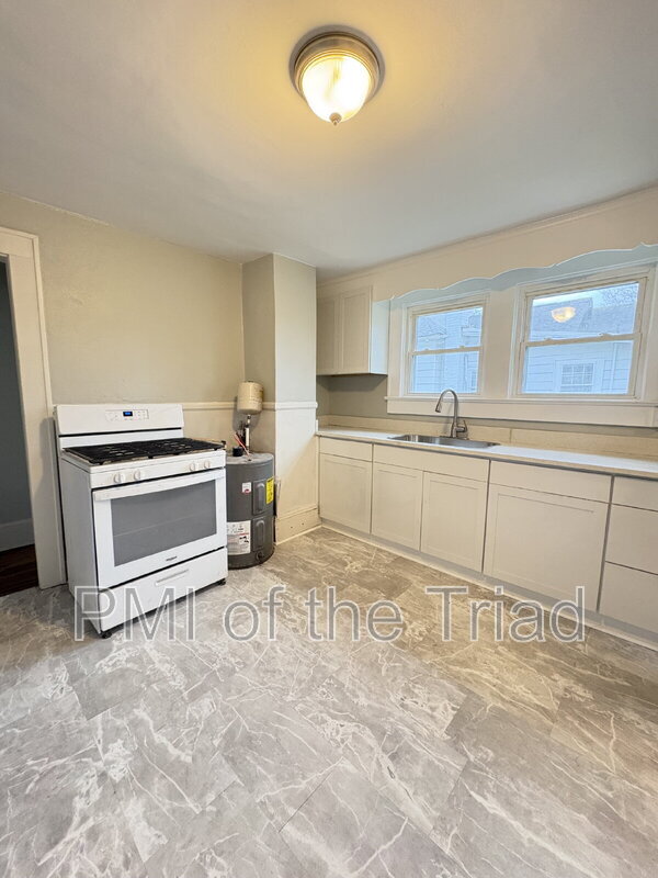 Building Photo - 1110 Adams St