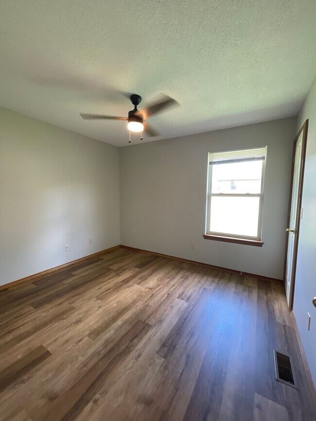 Building Photo - 302 Slim Wilson Blvd