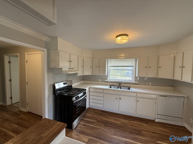 Building Photo - 403 Arthur St NW