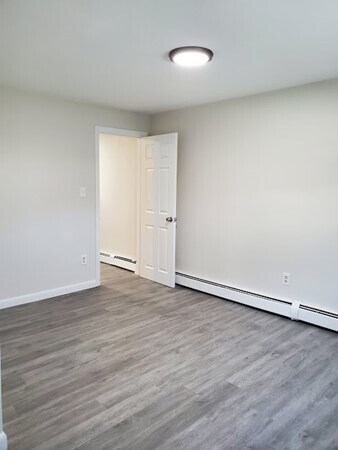 Building Photo - 580 Cummins Hwy