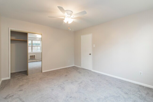 Building Photo - 383 Lakeside Rd