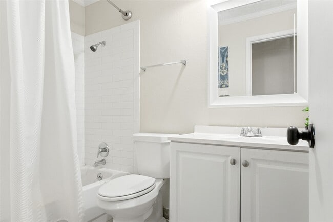 Building Photo - 301 Hallmark Dr