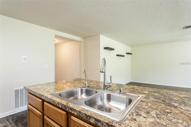 Building Photo - 131 Fairway Ct