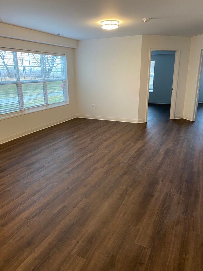 Building Photo - Sugar Creek Crossing