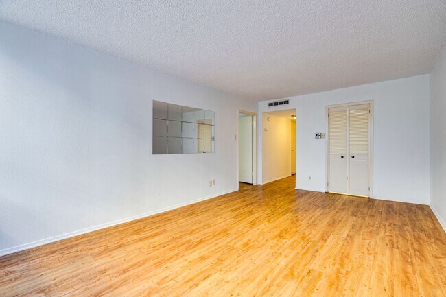 Building Photo - DOWNTOWN MID RISE - 1BD/1BA -  ALL BILLS PAID - GATED - RESERVED PARKING - $1395