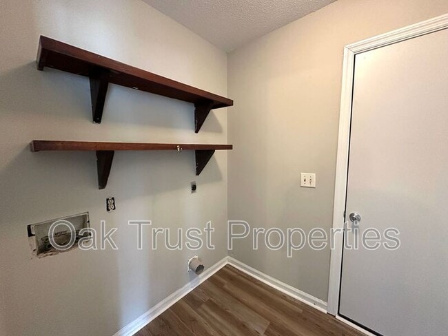 Building Photo - 108 Columbia Dr