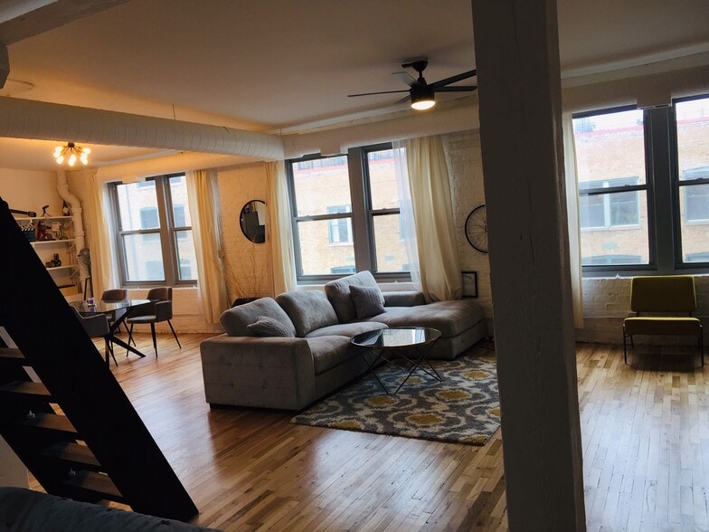 Inside unit looking out to living room - 515 Noble N St
