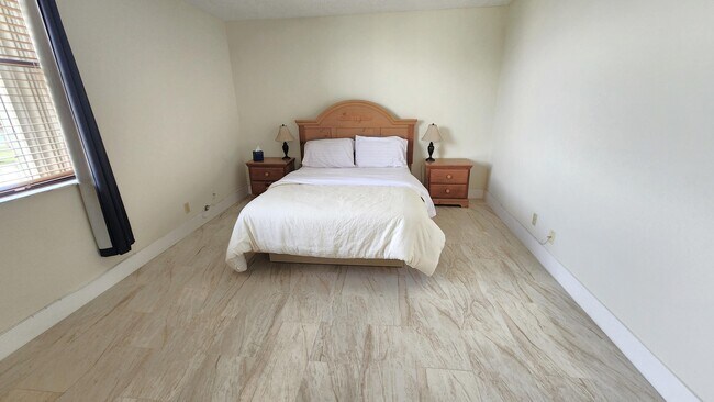 Building Photo - 2455 Lindell Blvd