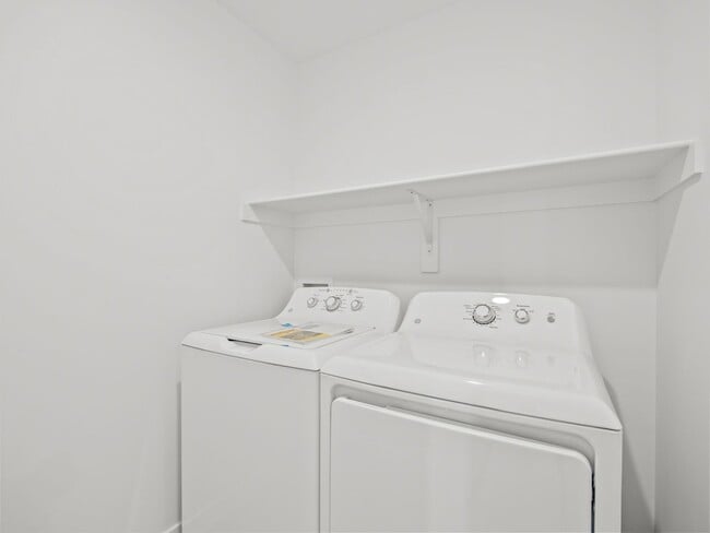 Building Photo - Beautiful 3-bedroom, 2.5-bath townhome