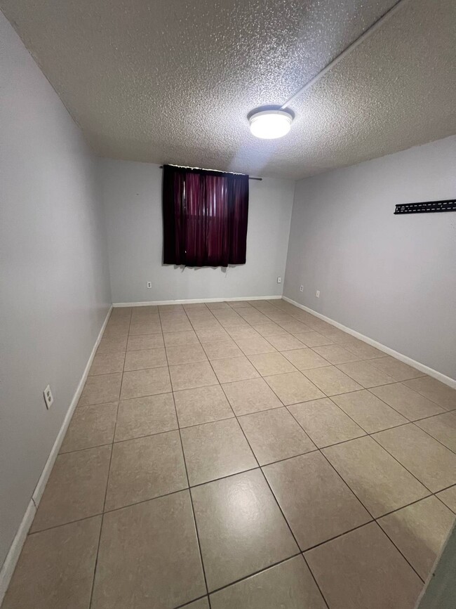 Building Photo - 8307 SW 142nd Ave