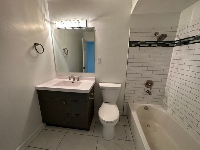 Building Photo - 5125 Bigelow Dr