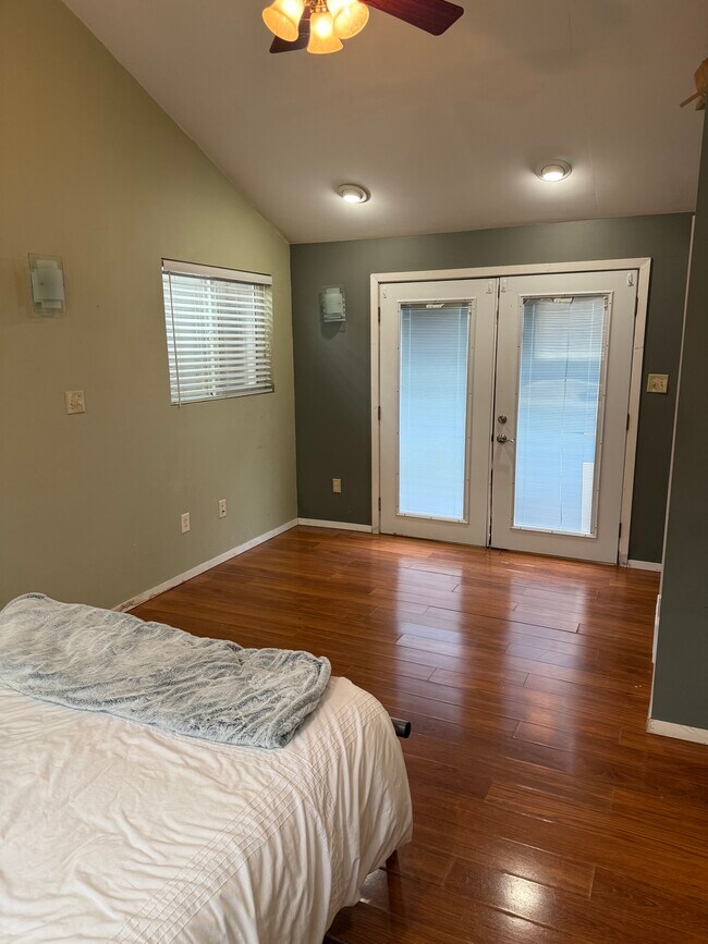 Building Photo - 510 Madrona Ave