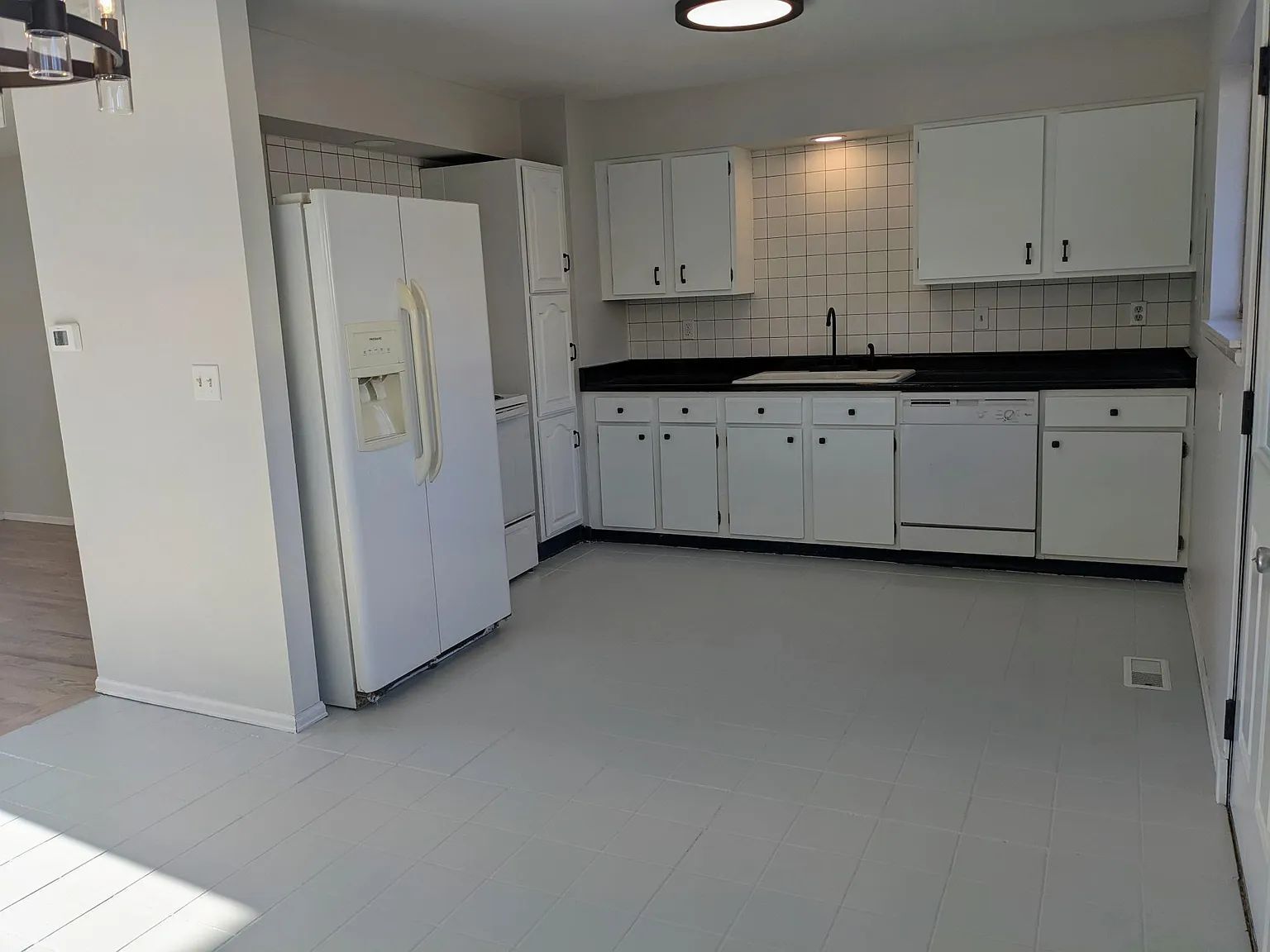Kitchen - 5777 Tuckerman Ln