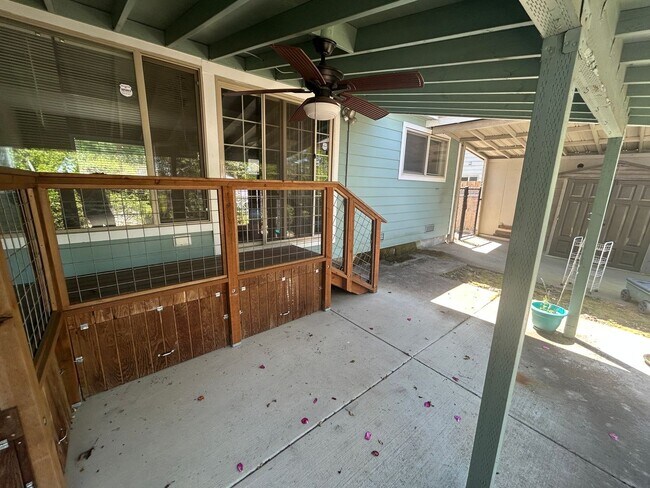 Building Photo - 3 Bed, 2 bath Rambler Home w/utilities included in Skyway, $3,135/mo.