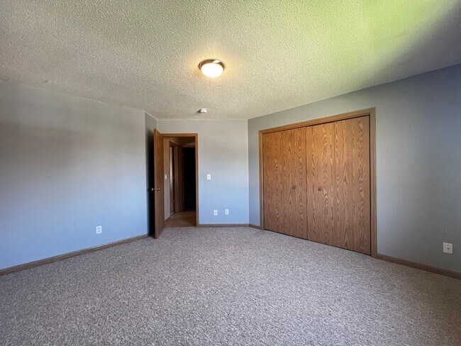 Building Photo - $1,250 | 2 Bedroom, 1 Bathroom Condo | Pet...