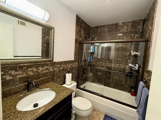 Building Photo - 726 Shawnee Ln