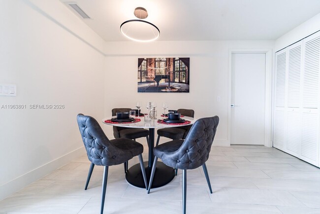 Building Photo - 2000 Metropica Wy