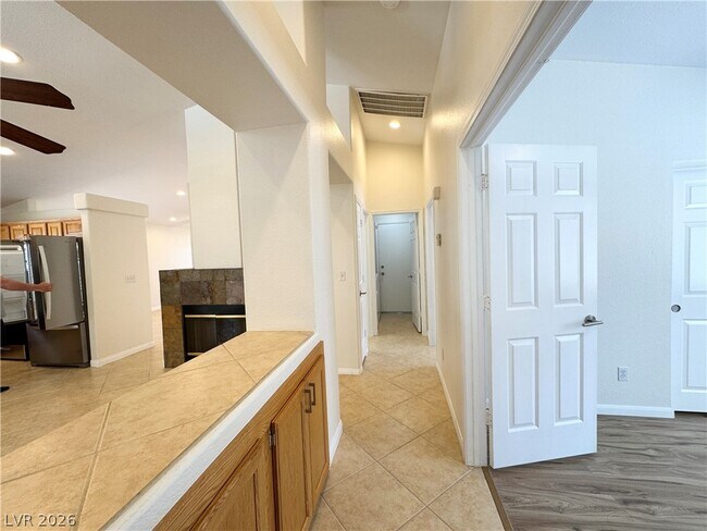 Building Photo - 1437 Waterton Dr