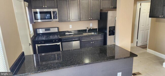 Building Photo - 7528 Rabon Ave