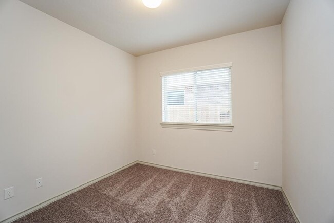 Building Photo - 2206 Argos Dr