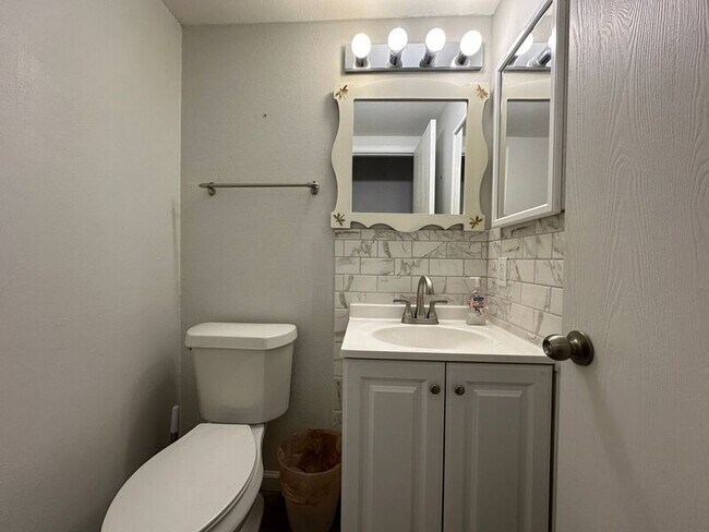 Building Photo - 7105 E Briarwood Dr