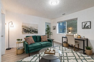 Building Photo - 1816 S G St