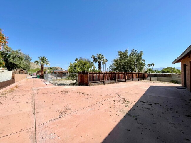 Building Photo - COMING SOON! AMAZING 3 Bedroom 3 Bathroom ...
