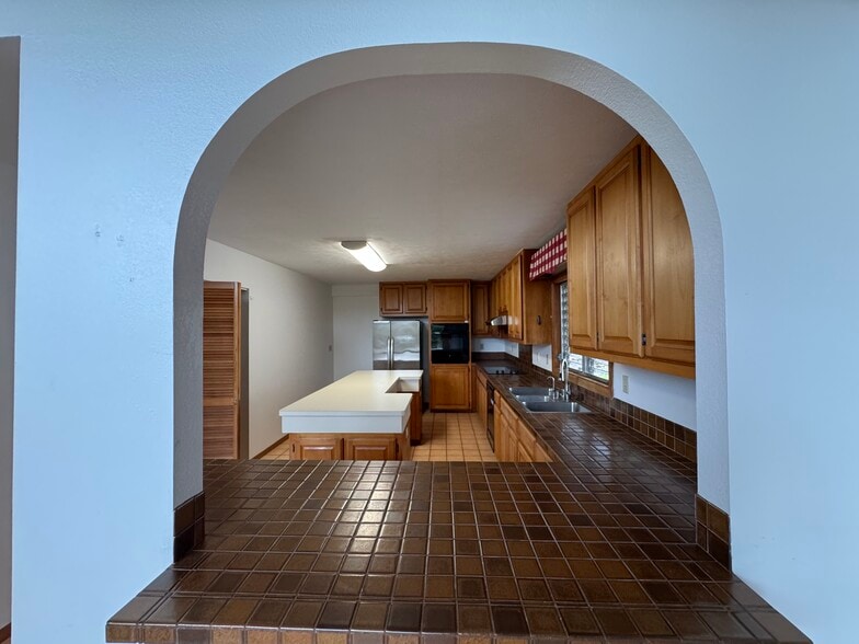 Building Photo - 360 Ohukea St