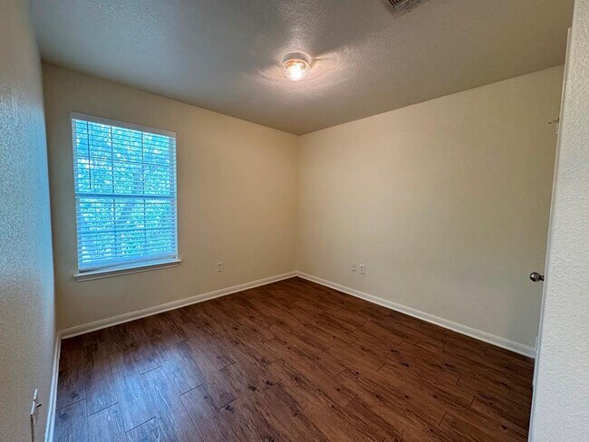 Building Photo - 7309 Ritchie Dr