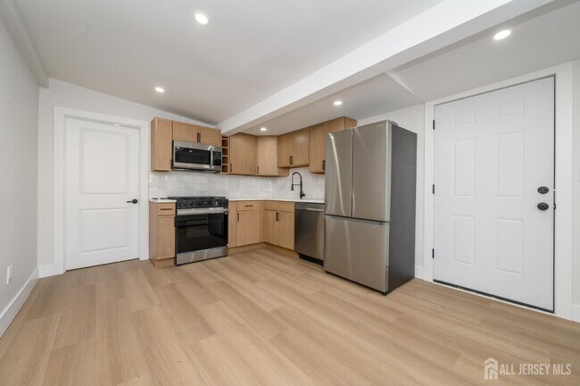 Building Photo - 8 Orchard St