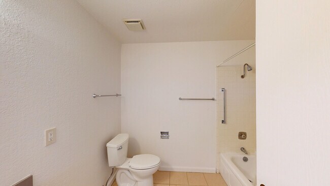 Building Photo - 356 Robinson St