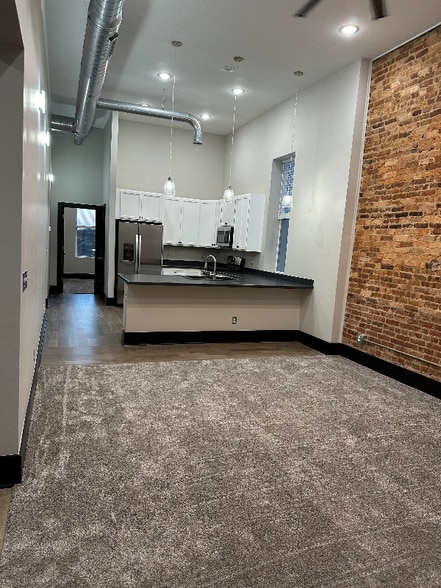 Building Photo - 430-432 Main St