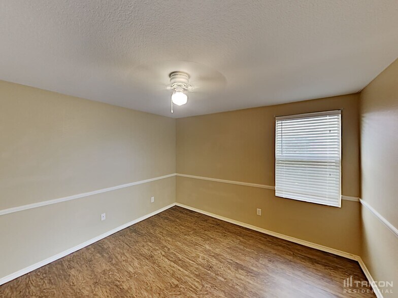 Building Photo - 505 Rosemary Dr