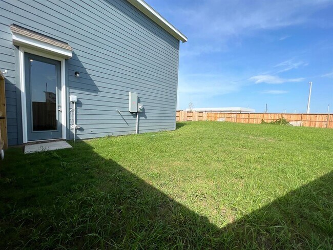 Building Photo - 4202 Balboa Dr