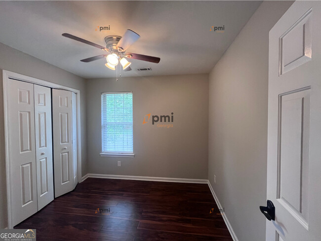 Building Photo - 529 N Fairfield Dr
