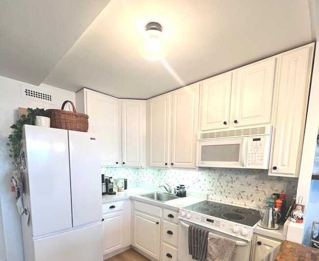 Building Photo - 88 W Schiller St