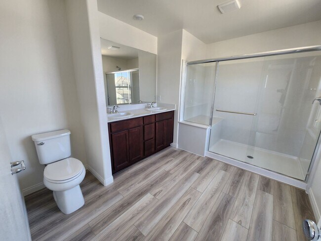 Building Photo - Gorgeous 3bed/2.5bath/2Car home located in Insirada