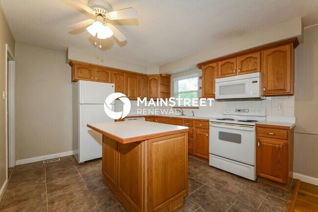 Building Photo - 3 Bedroom Pet-Friendly Home in Florissant, MO with Main Street Renewal