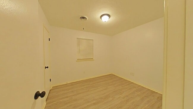 Building Photo - 4623 SE Mieling Dr