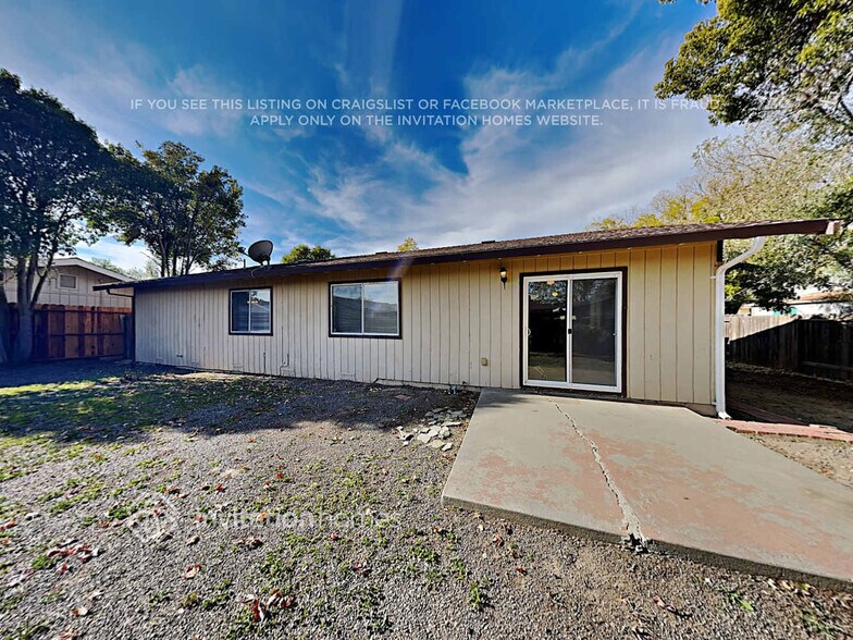 Building Photo - 555 Spruce St