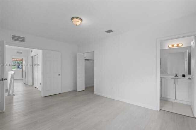 Building Photo - 8206 SW 29th St