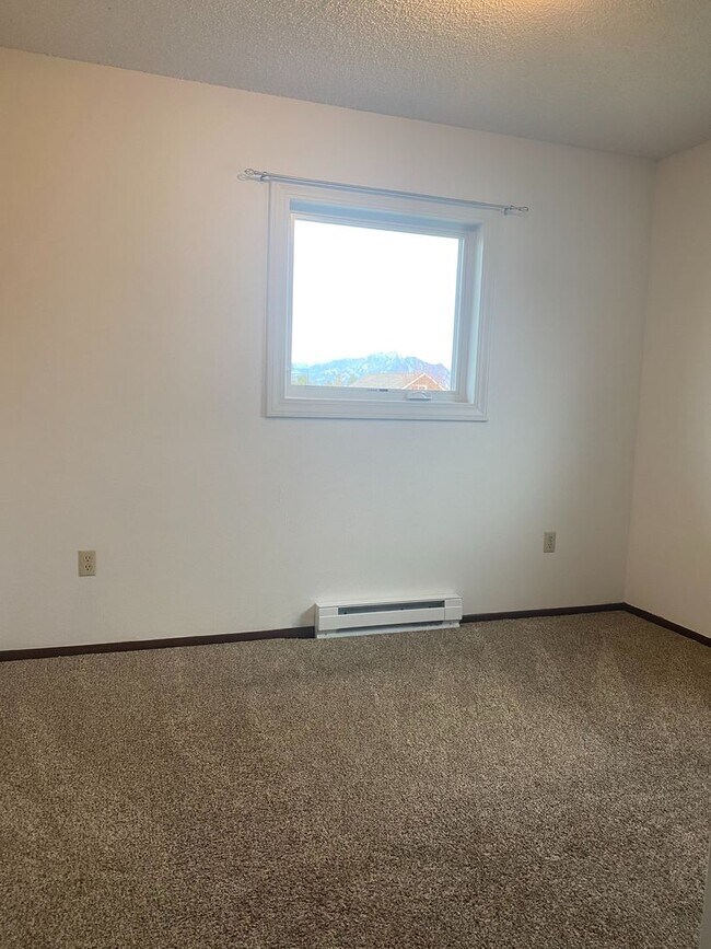 Building Photo - Lease Takeover! 3 Bedroom/2 Bathroom Home ...