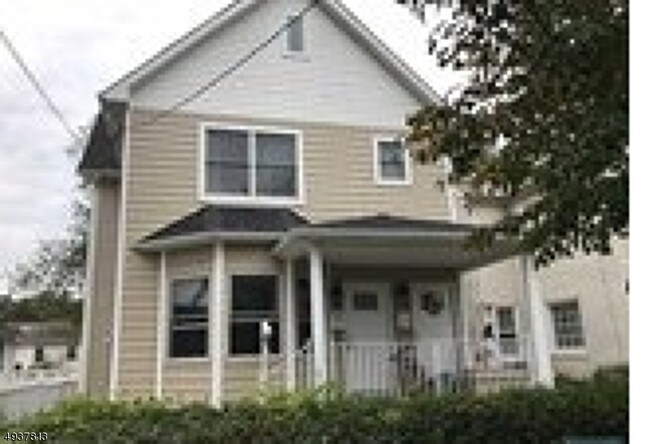 Building Photo - 106 3rd Ave