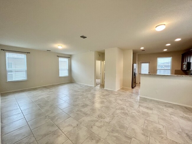 Building Photo - $300 OFF 1ST MONTH RENT IF YOU MOVE IN WIT...